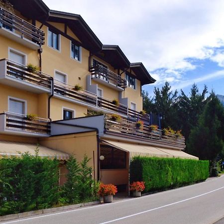 Hotel Dolomiti Levico Terme Bagian luar foto