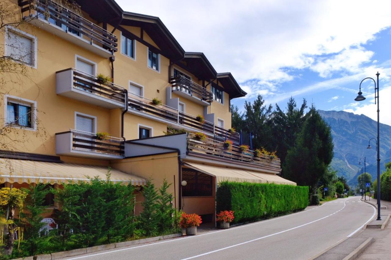 Hotel Dolomiti Levico Terme Bagian luar foto